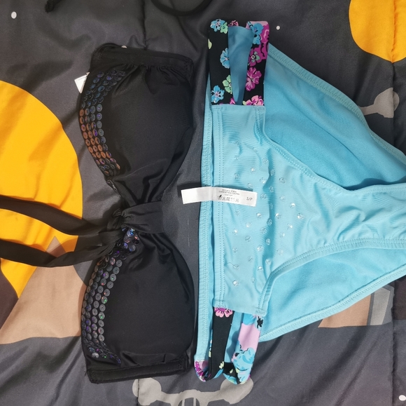 Bikini - Picture 2 of 4